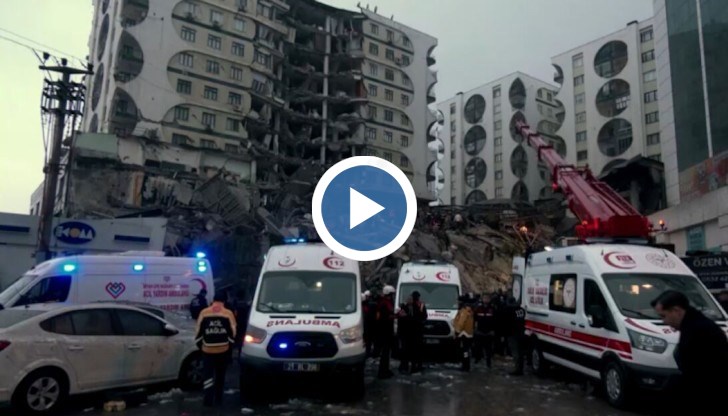 По пътищата има големи задръствания, тъй като хората панически се качват по колите си, заяви Сали Йълдъз