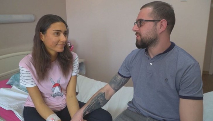 19-годишната студентка вече е в клиника в Турция