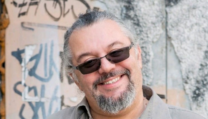 Общественикът стана известен с кампанията си за събиране на средства за генератори за Украйна и с помощите за пострадалите от земетресението райони в Турция и Сирия