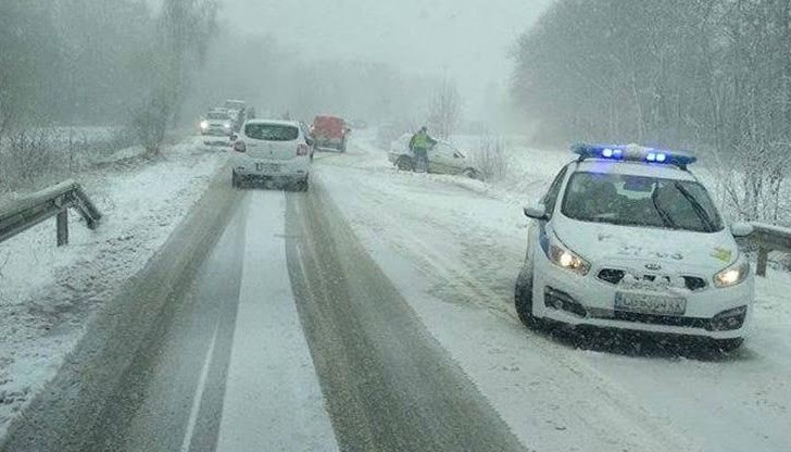 За всички превозни средства е ограничено движението през „Троянски“ проход