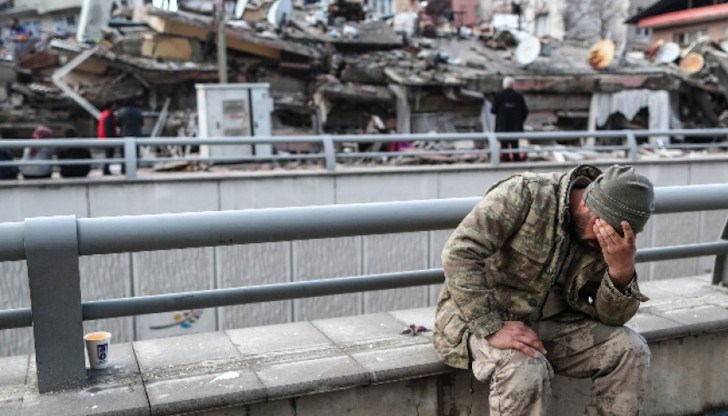 Към Турция са изпратени и 10 тира с вещи и стоки от първа необходимост