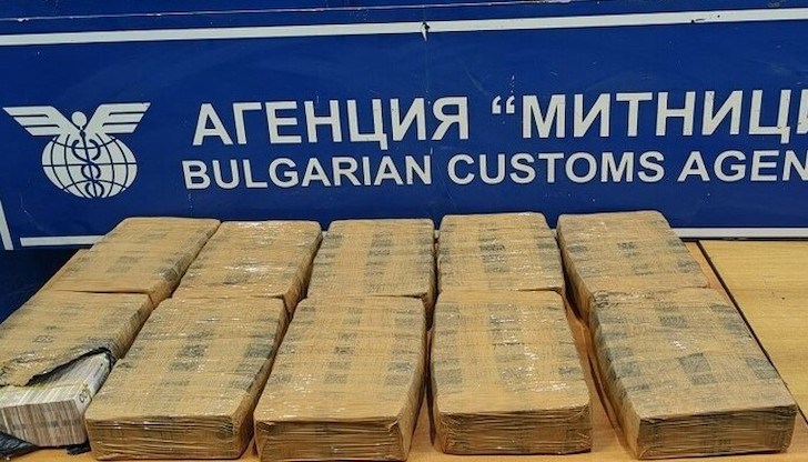 Валутата е открита в тайник на автобус, управляван от турски гражданин