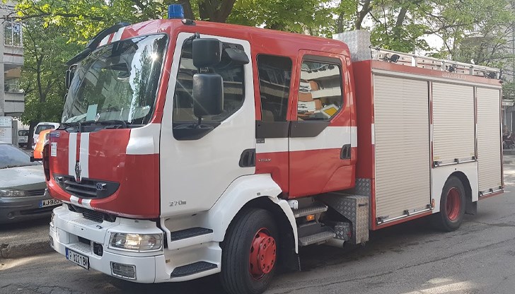 За денонощието дежурните екипи на пожарната са реагирали на 4 сигнала