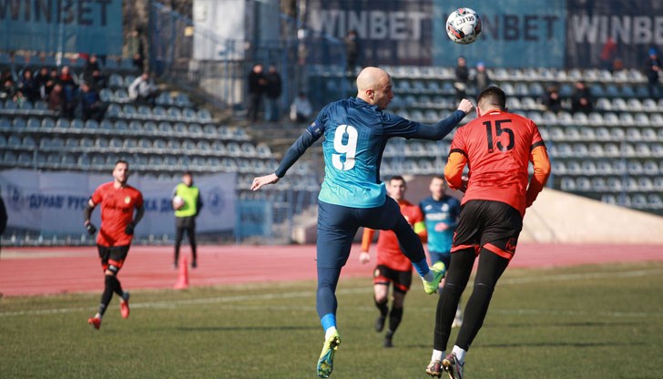 И двете попадения на градския стадион в Русе паднаха преди почивката И двете попадения на градския стадион в Русе паднаха преди почивката