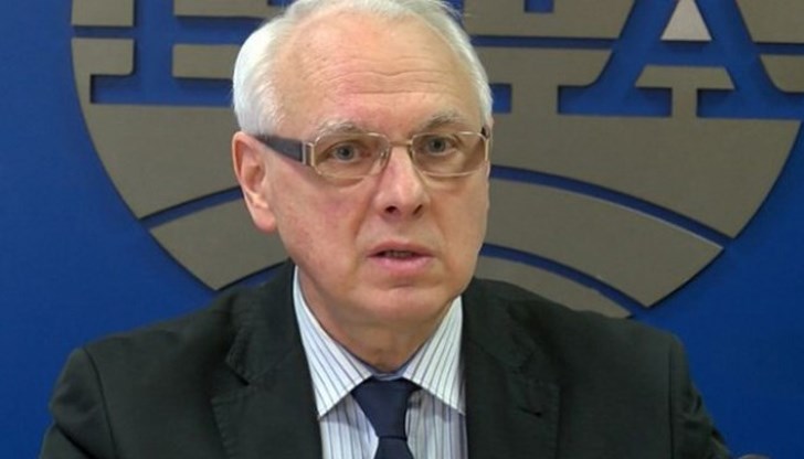 Велизар Енчев даде за пример Гърция, която успя да наложи всички свои изисквания, преди да даде съгласието си за Македония