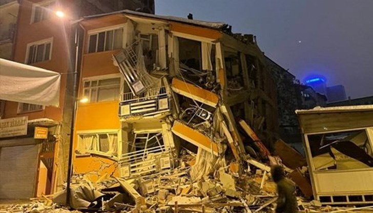 Спасителните операции продължават Спасителните операции продължават