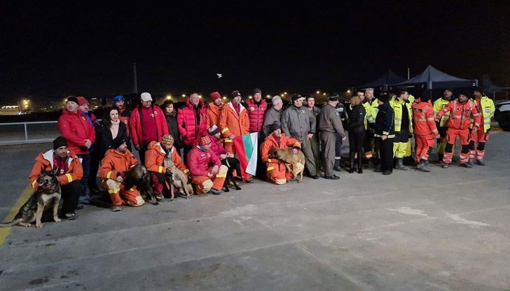 Те се превърнаха в символ на героизма, след като успяха да спасят няколко човешки живота в изключително трудни условия