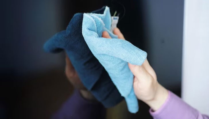 Въоръжени с микрофибърна кърпа и малко вода можете да почистите всяка повърхност