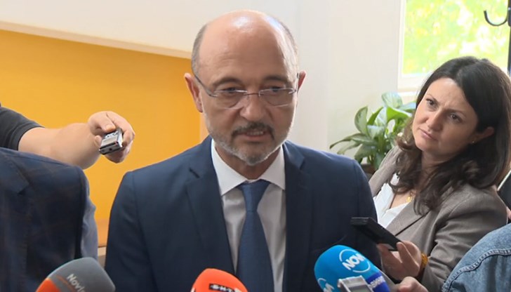 С парите за COVID ваксини можем да построим детската болница, заяви още служебният министър на здравеопазването Асен Меджидиев С парите за COVID ваксини можем да построим детската болница, заяви още служебният министър на здравеопазването Асен Меджидиев