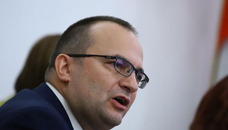 Политикът разкритикува министъра на енергетиката и заяви, че от ДБ му искат оставката