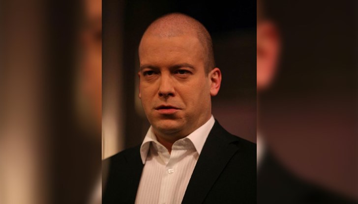 Аз не съм гладен, пък и съм свикнал да си изкарвам парите с честен труд, така че парламентът не ме интересува, написа още във фейсбук Иво Сиромахв Аз не съм гладен, пък и съм свикнал да си изкарвам парите с честен труд, така че парламентът не ме интересува, написа още във фейсбук Иво Сиромахв