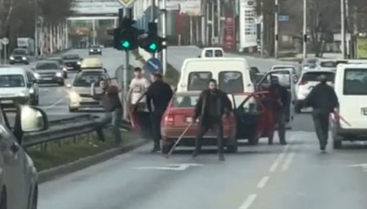 Един от участниците в масовия бой е с лека телесна повреда, останалите се издирват Един от участниците в масовия бой е с лека телесна повреда, останалите се издирват