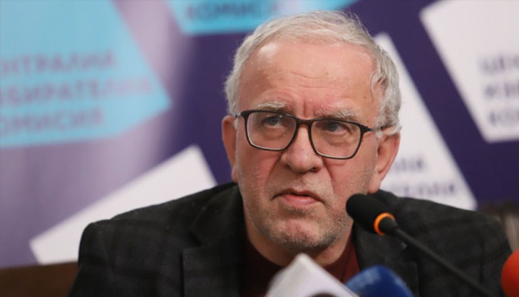 "Хартиената коалиция" доведе до оставката на говорителя на комисията Цветозар Томов