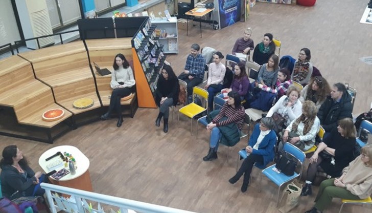 Надежда Максимова представи новата си книга „Лечители в градината“ – Наръчник за билки и билкари Надежда Максимова представи новата си книга „Лечители в градината“ – Наръчник за билки и билкари