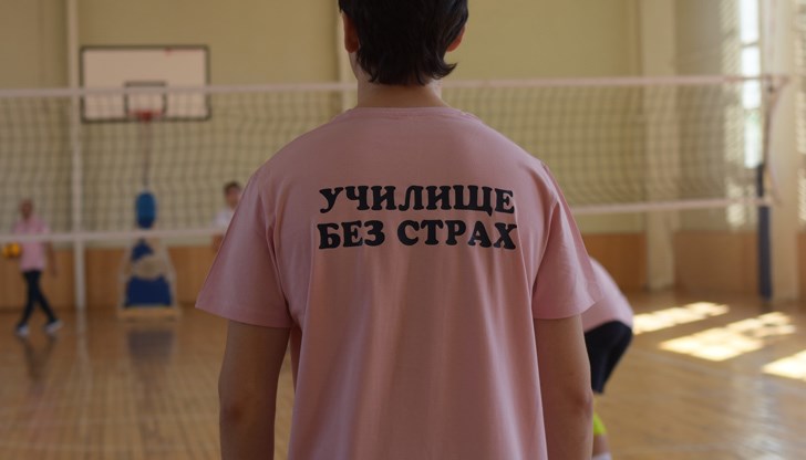С волейболен мач "родители срещу ученици" в СУЕЕ "Св. Константин Кирил-Философ" отбелязаха днешния ден против тормоза в училище