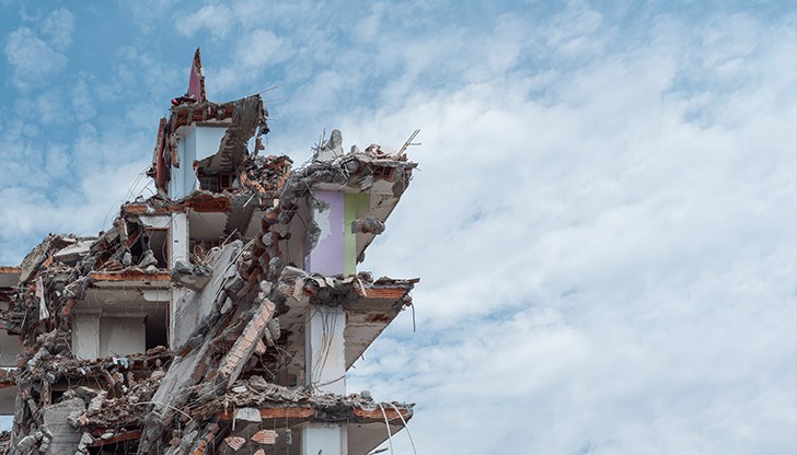 С помощта на спътникови изображения учените откриват над 100 свлачища след мощните земетресения С помощта на спътникови изображения учените откриват над 100 свлачища след мощните земетресения