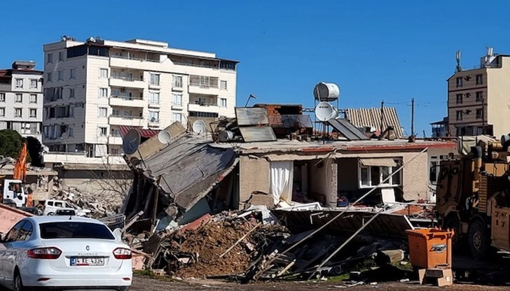 Задържани са 37 души