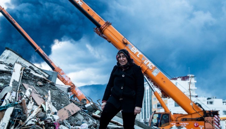 Днес са намерени живи 29-годишна жена, 12-годишно момче и двама мъже