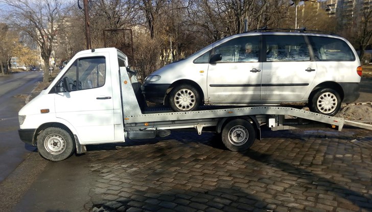 Запори и изземване на автомобили са наложени при съвместна акция на НАП Русе и МВР /снимката е илюстративна/