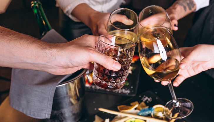Умерената консумация на алкохол може да намали риска от диабет и инсулт при хора на 40-годишна възраст