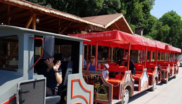 С предложение на кмета Пенчо Милков се определят два маршрута, които ще обхванат градски забележителности С предложение на кмета Пенчо Милков се определят два маршрута, които ще обхванат градски забележителности