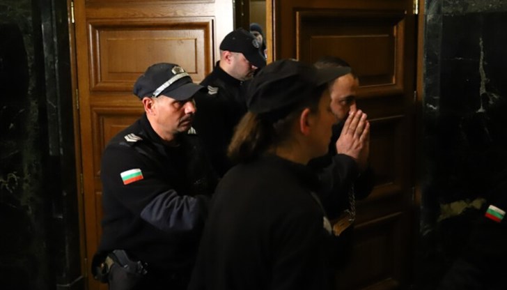 Леонид Аксакал има обвинение и за участие в престъпна група за каналджийство