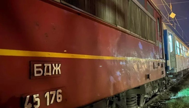 Влакът от Добрич за София е катастрофирал при маневра на гара Повеляново тази нощ