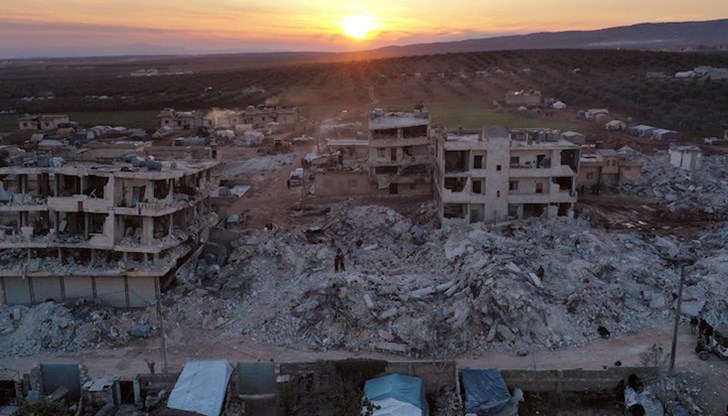 От понеделник представители на сирийските власти призовават международната общност да отмени санкциите От понеделник представители на сирийските власти призовават международната общност да отмени санкциите