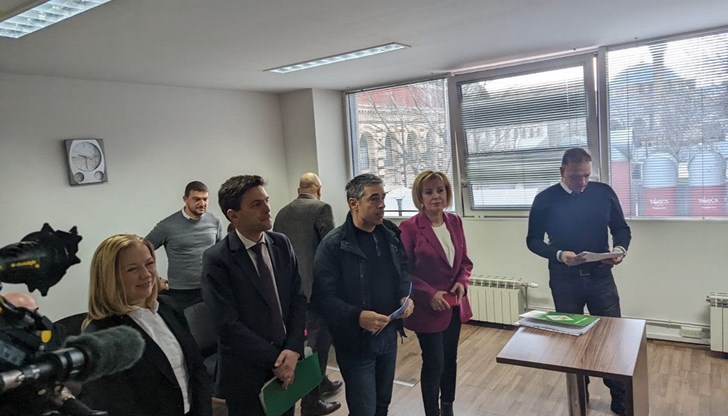 Мая Манолова: Гласувайте с машини, вълшебните флашки ще покажат измамите Мая Манолова: Гласувайте с машини, вълшебните флашки ще покажат измамите