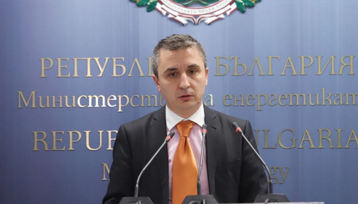 Бившият енергиен министър Александър Николов и един от неговите заместници – Данаил Николов, както и бившият шеф на „Булгаргаз“ в кабинета „Петков“ Людмил Йоцов са обвинени по разследване на ДАНС