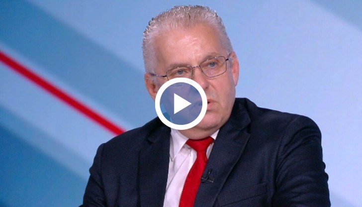 Заместник-главният секретар на МВР Станимир Станев допълни, че над 25 души са основните организатори на мигрантския канал