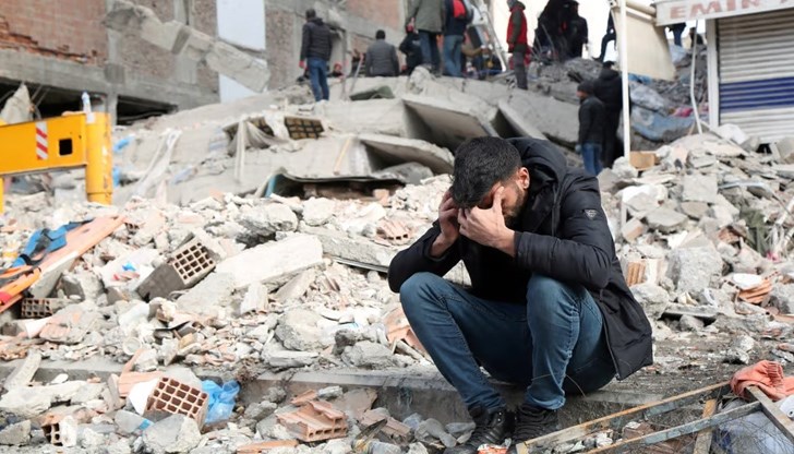 Надеждите да бъдат намерени още оцелели намаляват с всеки изминал час Надеждите да бъдат намерени още оцелели намаляват с всеки изминал час