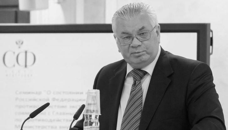 Версията е самоубийство Версията е самоубийство