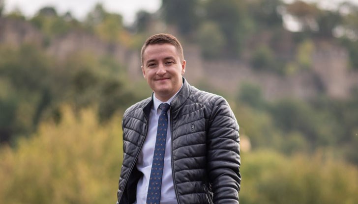 Доскорошният депутат от БСП ще е и в списъка с кандидат-депутати в един от трите избирателни района в София Доскорошният депутат от БСП ще е и в списъка с кандидат-депутати в един от трите избирателни района в София