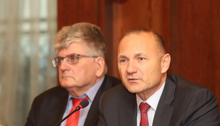 "Затова ръководството на АЕЦ „Козлодуй" е сменено", поясни Росен Христов