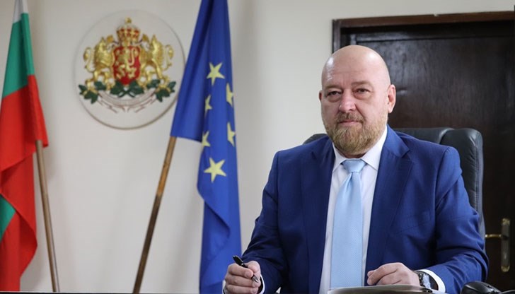 Опитахме да включим максимален брой фирми, за да се даде професионална реализация на учениците, заяви областният управител на Русе