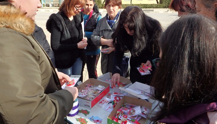 Непродадените мартеници ще бъдат предоставени на домашния социален патронаж в навечерието на Баба Марта за самотно живеещи хора в общината Непродадените мартеници ще бъдат предоставени на домашния социален патронаж в навечерието на Баба Марта за самотно живеещи хора в общината