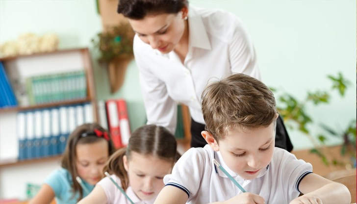 Едва 15,2% са учителите до 35 годишна възраст в България Едва 15,2% са учителите до 35 годишна възраст в България