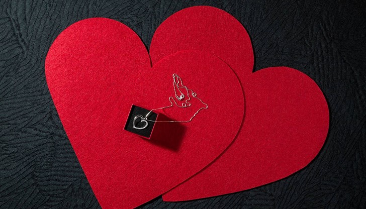 Продавачите на бижута твърдят, че цените сравнено с миналата година, са доста завишени заради нарастващата инфлация и поскъпването на всички стоки и услуги Продавачите на бижута твърдят, че цените сравнено с миналата година, са доста завишени заради нарастващата инфлация и поскъпването на всички стоки и услуги