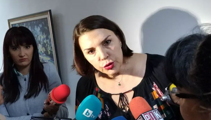 Бетина Жотева държеше насочен към нас пистолет и ни каза "Ако още веднъж ми викнете полиция, ще ви гръмна, селяни, нещастници...", разказа неин съсед