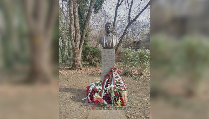 В церемонията пред бюст-паметника на Васил Левски в румънската столица се включиха българи от Букурещ