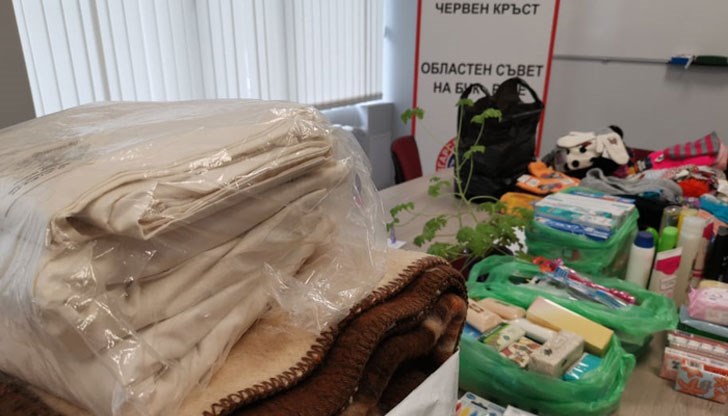 Към момента има нужда от нови зимни детски, дамски и мъжки дрехи и обувки, спално бельо, топли завивки и хигиенни материали
