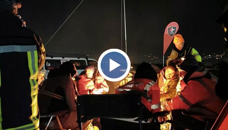 Условията в българския лагер край Кахраманмараш са сурови - студ, в палатки, без отопление и дежурства на няколко смени - 24 часа в денонощието