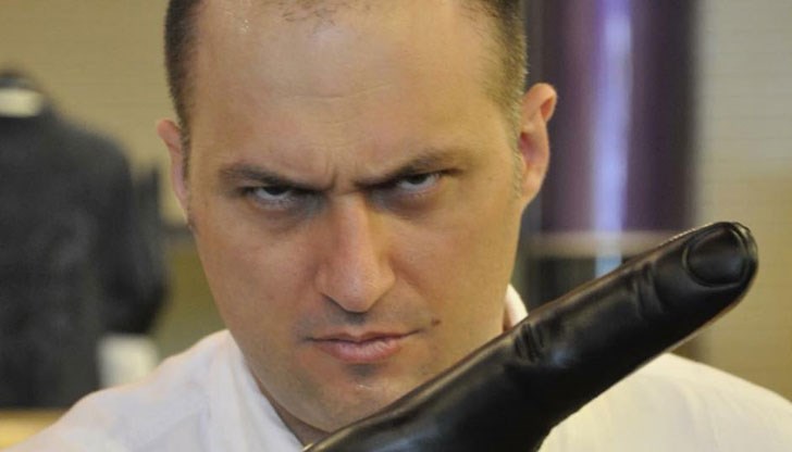 Хората, назначени от Румен Радев, за една година имат хвърлени на вятъра 9 милиарда лева и поне 3 милиарда загуби от кражби и корупция Хората, назначени от Румен Радев, за една година имат хвърлени на вятъра 9 милиарда лева и поне 3 милиарда загуби от кражби и корупция