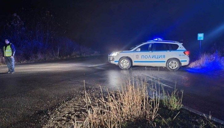 Шофьорка се удари в кола и камион на пътя София - Варна, автомобилът ѝ поднесъл след изпреварване