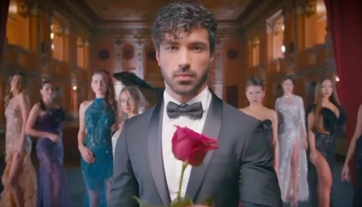 Като две капки вода: Българският "Ерген" Евгени Генчев се оказа с куп двойници сред популярни лица Като две капки вода: Българският "Ерген" Евгени Генчев се оказа с куп двойници сред популярни лица