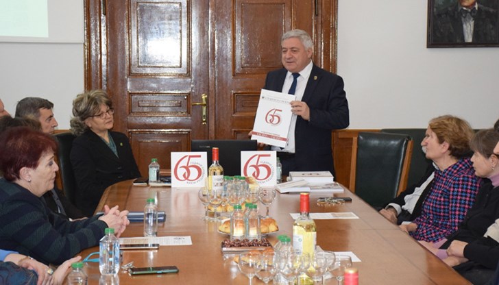 Това е единственият университетски вестник, който не е променил своето име от 1958 година и не е прекъсвал връзките си с читателите до днес