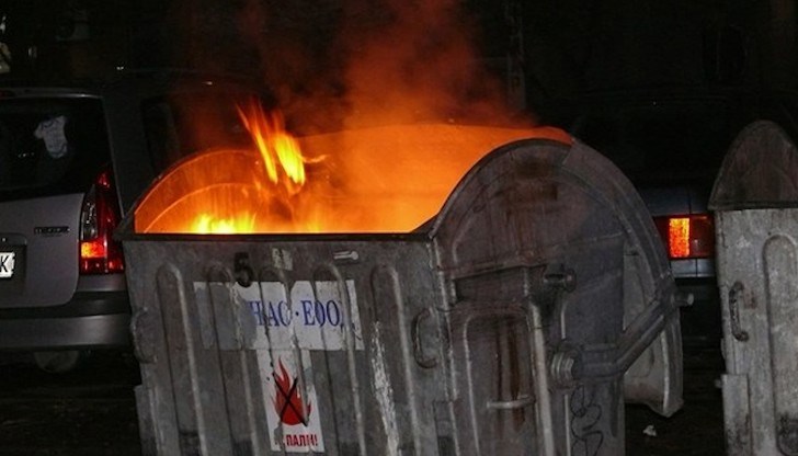 При 5 от случаите огнеборците са гасили горящи контейнери за смет
