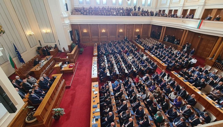 То може да се опише като преходно, предизборно от самото си създаване и продължило прекалено дълго