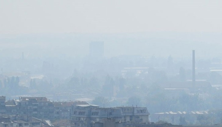 Липсата на вятър и температурните инверсии спомагат за по-трудното разсейване